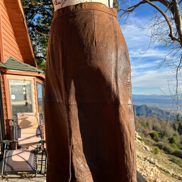 BANANA REPUBLIC Buttersoft Vintage Leather Pencil Skirt, Sz 6 w/ Tiny Flaws - Picture 3 of 15